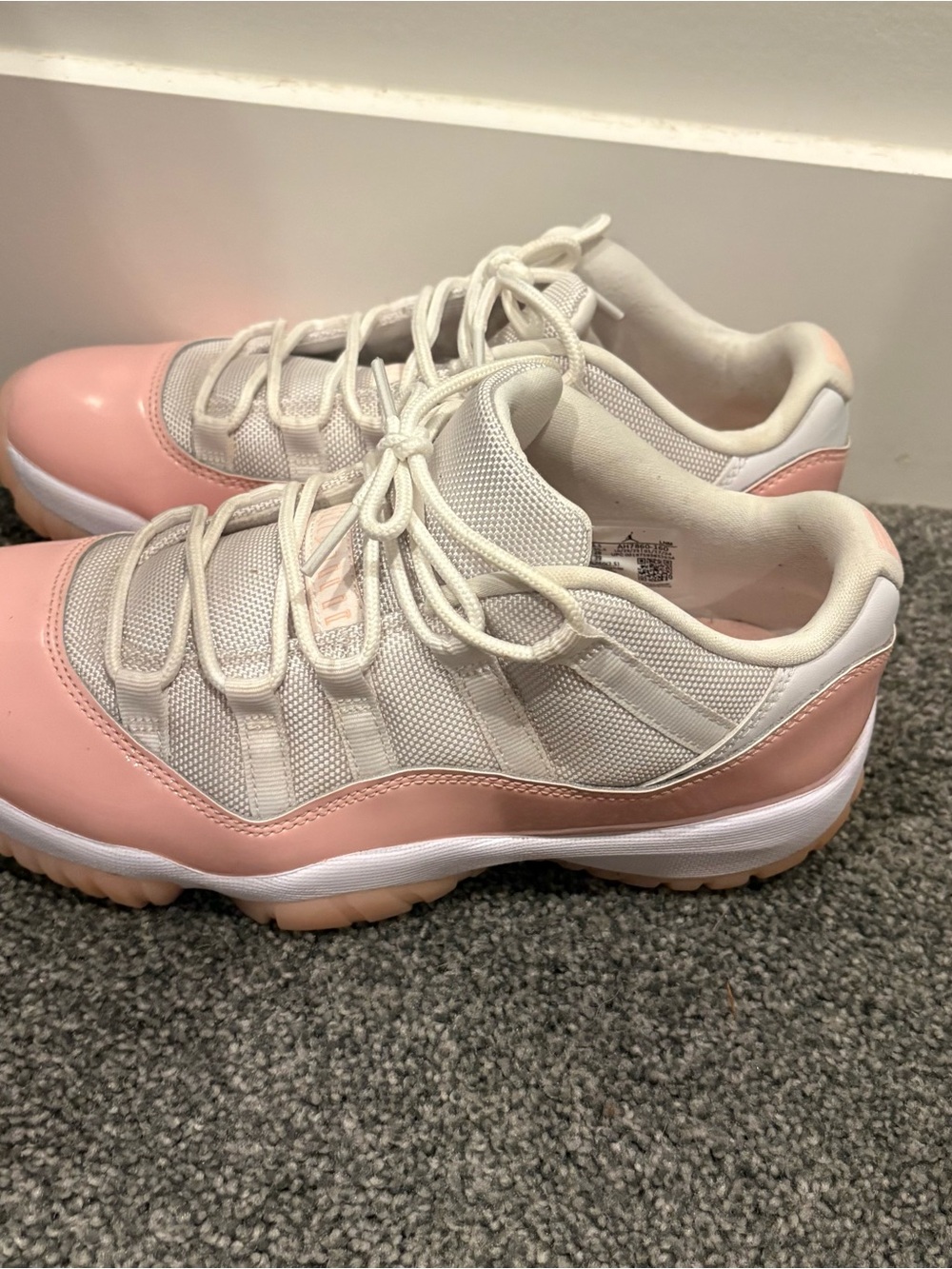 Women’s Low-Top Athletic Sneakers in Light Pink and White